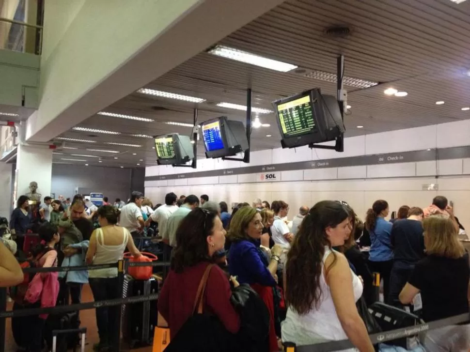 SIN NOTICIAS. Desde Aerolíneas no explicaron por qué se cancelaron vuelos.  LA GACETA / FOTO DE ALVARO MEDINA