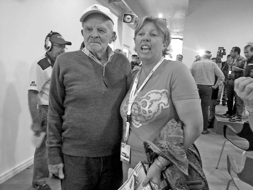 ABUELO Y MADRE. Alfredo y Mabel se mostraron orgullosos por el veloz piloto. 