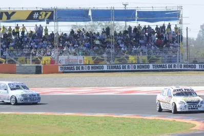 En Las Termas, Lucas Mohamed fue 2°, suma y sigue líder