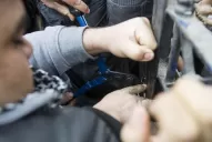 La violencia se coló en un intento de desalojo del Rectorado, que sigue tomado por estudiantes