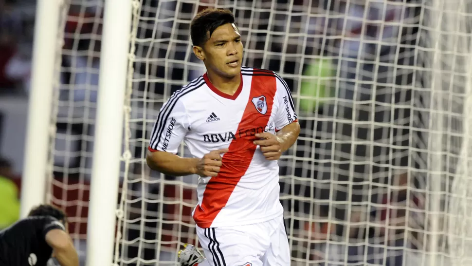 NO FALLA. El colombiano Gutiérrez abrió el marcador y su equipo se quedó con los tres puntos en el Monumental. DYN