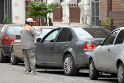 El amayismo apura el nuevo sistema de estacionamiento pago