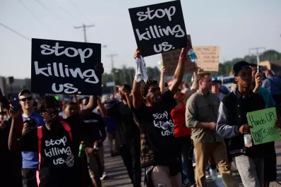 Escándalo racial en EEUU por la muerte de un joven negro