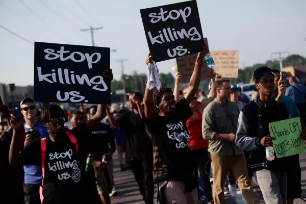 Escándalo racial en EEUU por la muerte de un joven negro