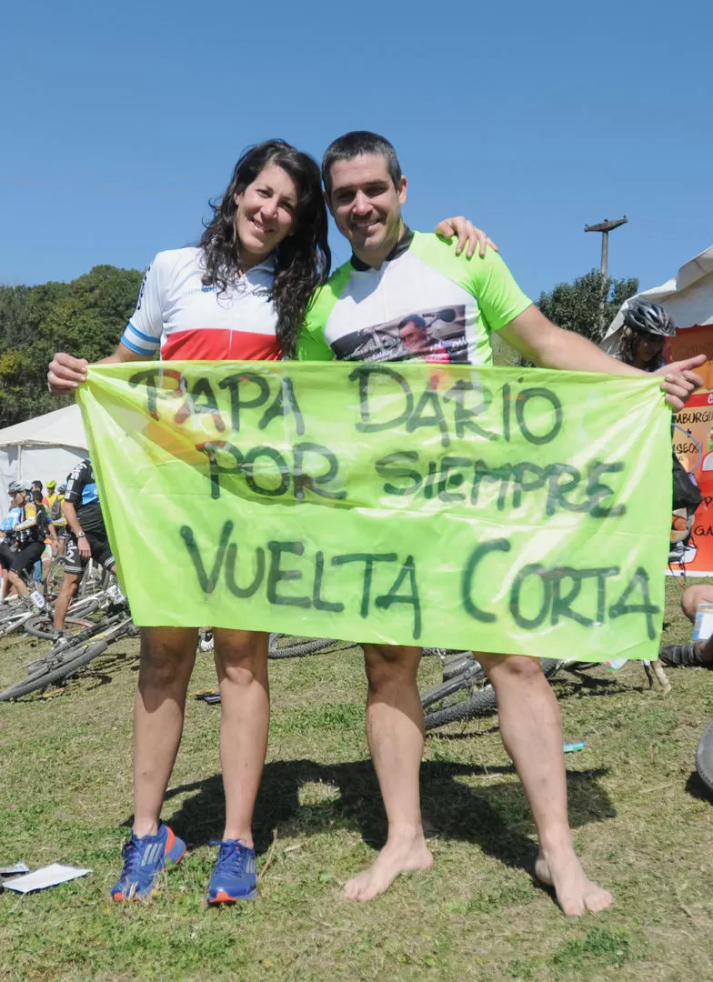 DEDICATORIA. Los cordobeses Caro y Eugenio terminaron la carrera por su amigo. 