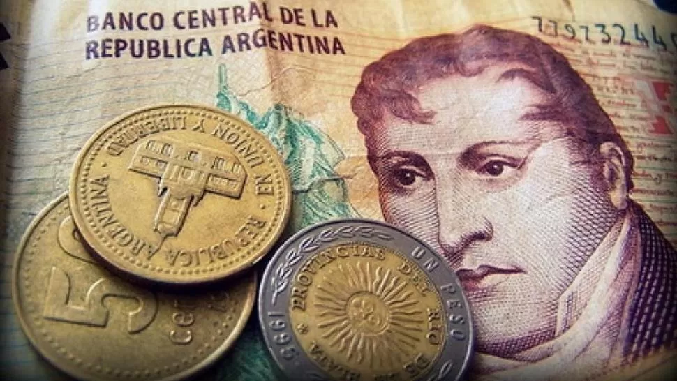 EFECTO. La falta de billetes de baja nominación y de monedas perjudica operaciones de montos menores, y provoca el “redondeo”, en el que alguien pierde.  eleconomista.net