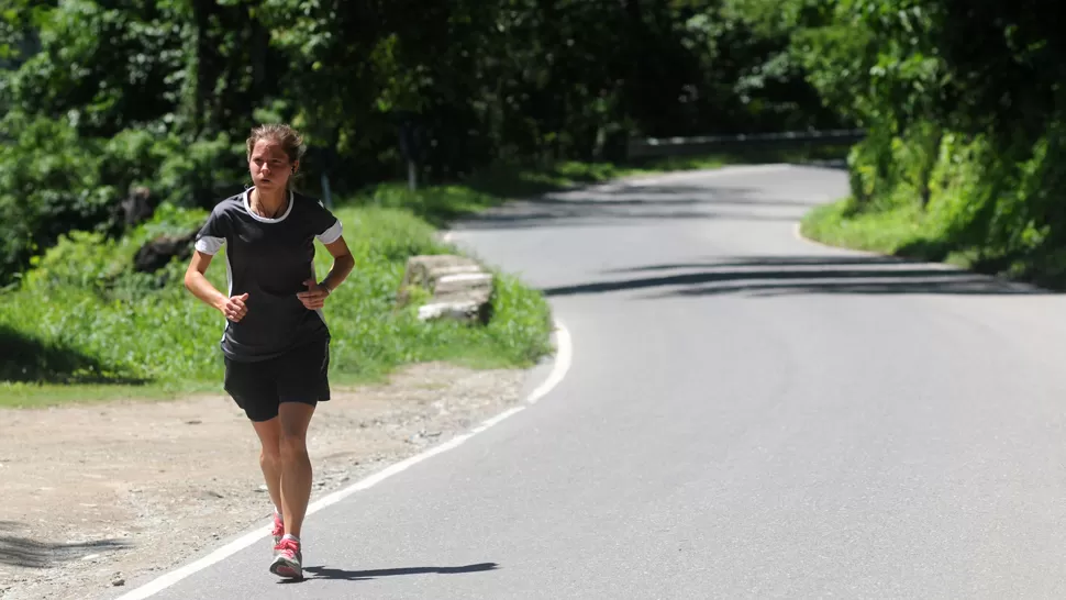 A TOMAR RECAUDOS. Hidratate bien si tenés pensado hacer actividades al aire libre. ARCHIVO LA GACETA / FOTO INÉS QUINTEROS ORIO