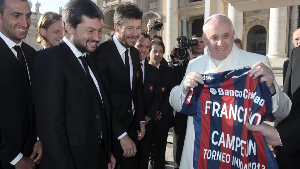 DELEGACION CUERVA. Tinelli, Lammens, Bauza y Romeo encabezan el grupo que estará el miércoles con el Papa. ARCHIVO TELAM