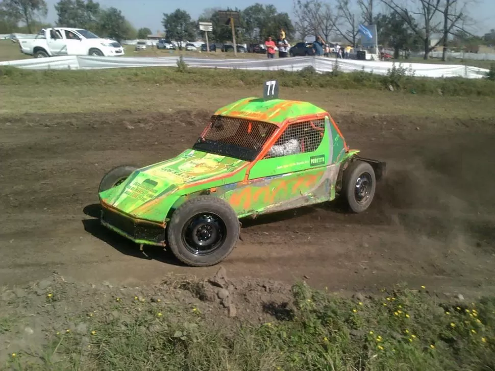 EL GANADOR. El autocross número 77 su lució derrapando en las curvas. 