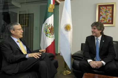 Denuncian que se alteran libros para proteger a Boudou