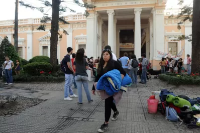 UNT: Los estudiantes levantaron la toma del Rectorado