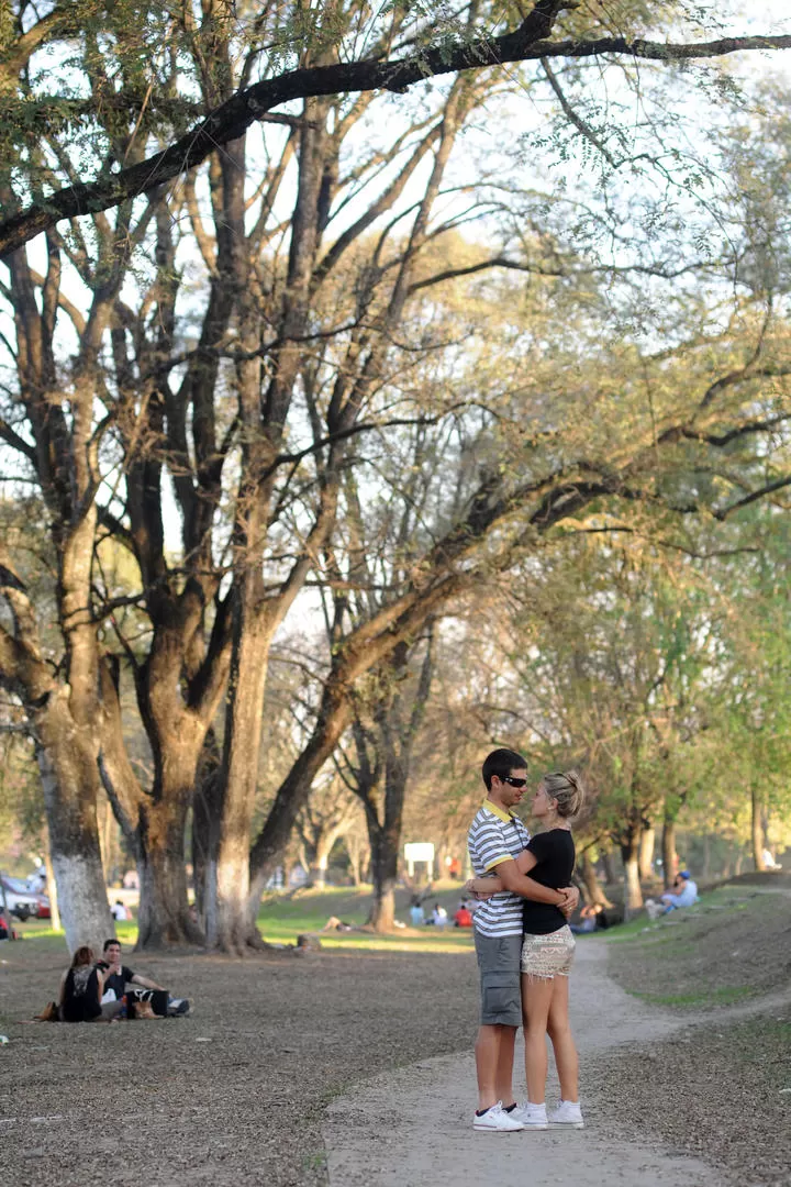 EN YERBA BUENA, CON SU NOVIA. Darío Gasco aprovechó el día de ayer para pasear y disfrutar junto a Nicolle Marrades.