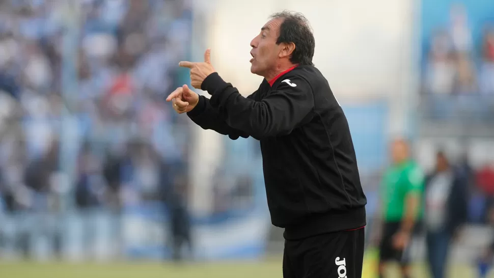 DESAFÍO. Roldán buscará conseguir el ascenso con un plantel que él no armó. ARCHIVO LA GACETA / FOTO DE JORGE OLMOS SGROSSO