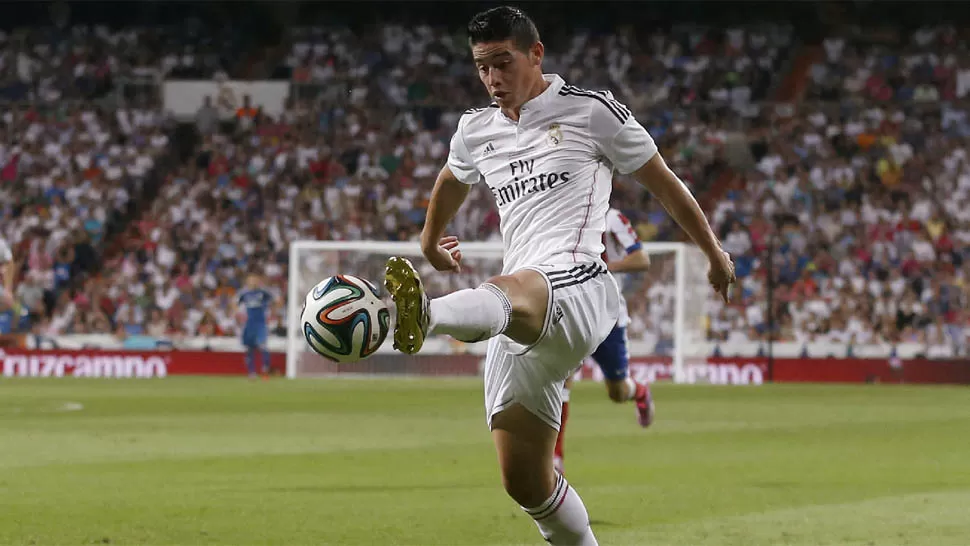 BAUTISMO MERENGUE. James Rodríguez ingresó por Cristiano Ronaldo y a los 80 minutos anotó su primer gol con la camiseta del Real Madrid. REUTERS