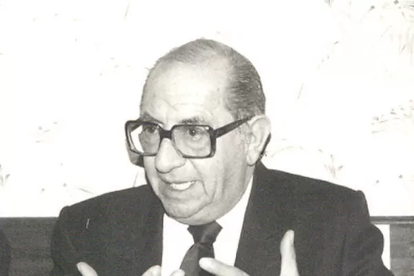 Adiós al cabal profesor