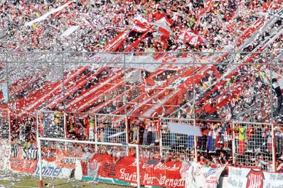 Las barras de San Martín anunciaron que pretenden ingresar al Monumental