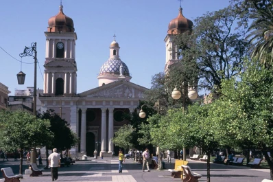 Convocan a limpiar la plaza Independencia en La hora verde