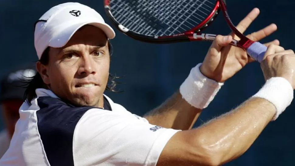 EN ACCION. El argentino Carlos Berlocq debutará en la primera ronda del US Open, cuarto y último Grand Slam del año que comenzará el lunes en Nueva York, ante el israelí Dudi Sela, con lo que anticipará un posible duelo por la Copa Davis entre ambos países, a jugarse del 12 al 14 de setiembre en Sunrise, Estados Unidos.