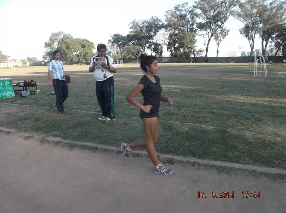 DEBUT. Medina ganó la primera carrera de marcha en el atletismo tucumano. 