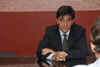 Yedlin justificó las contrataciones sin concurso en Salud