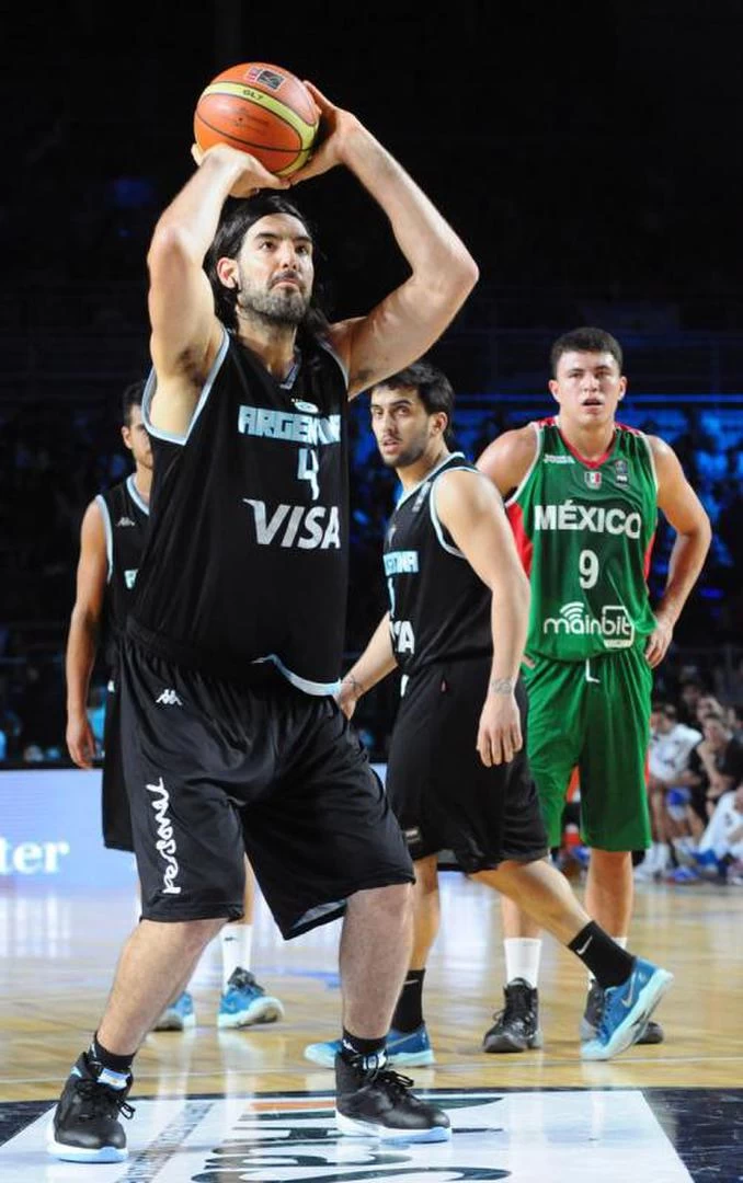 CAPITÁN Y LÍDER. Luis Scola, hombre clave de la Selección. 