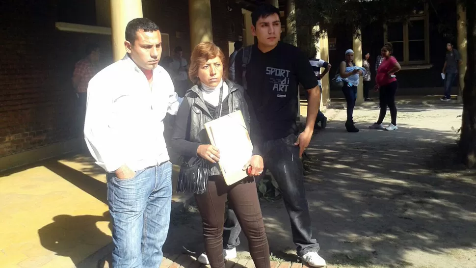 JUSTICIA. Los familiares de la joven quieren saber qué pasó. LA GACETA / FOTO DE CARLOS FRÍAS