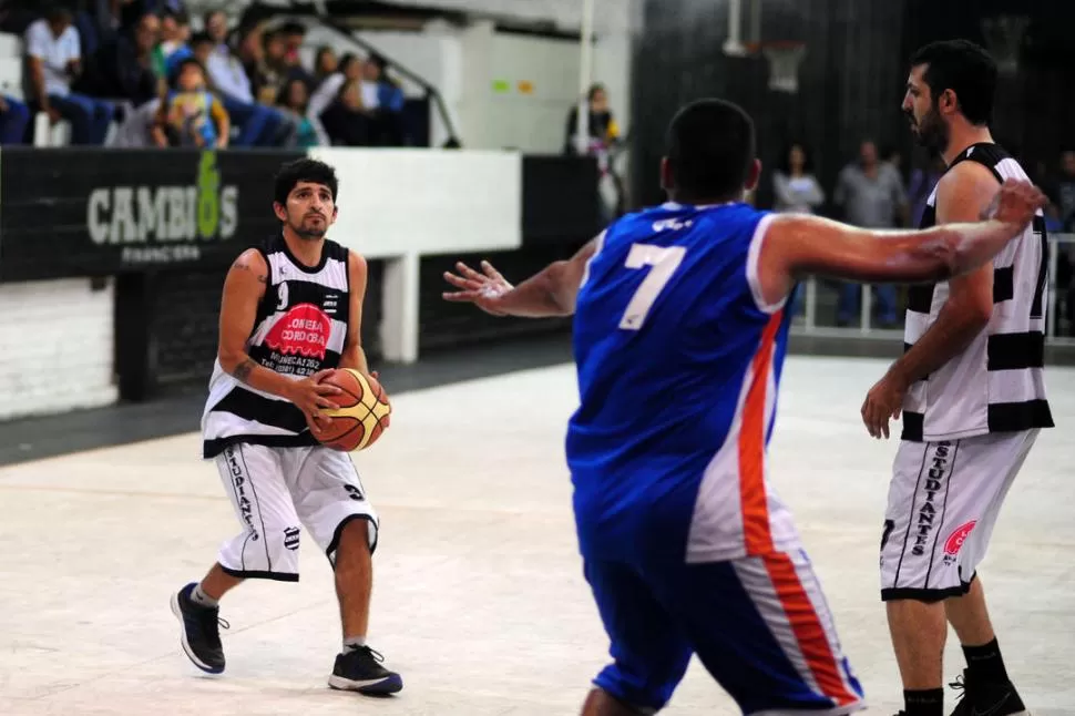 DE REGRESO A CASA. Mauricio Aredes dejó a Estudiantes y volvió a Huracán BB. 