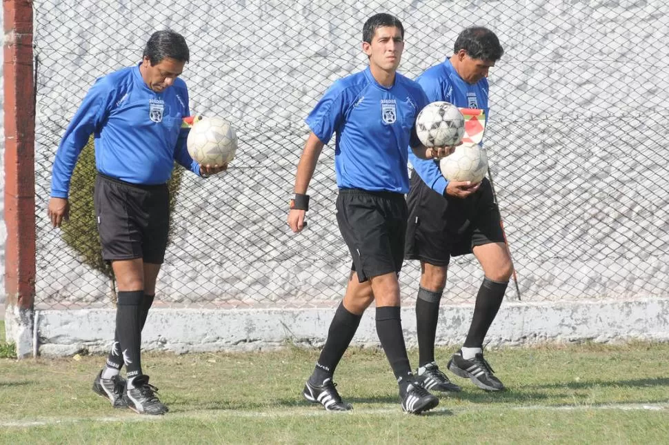 TRANQUILO. Luis Lobo Medina dirigirá por cuarta vez el choque tucumano y confía en su experiencia para hacerlo bien. la gaceta / foto de antonio ferroni (archivo)