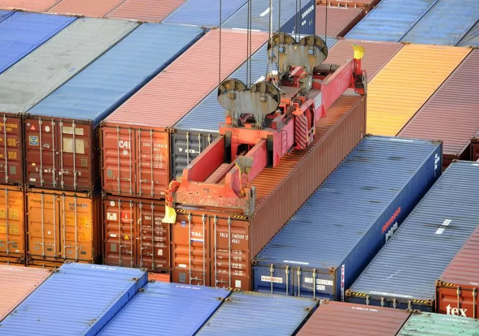 FOR EXPORT. Según los expertos, el país podría perder dolares comerciales por U$S 5.000 millones en 2015. reuters