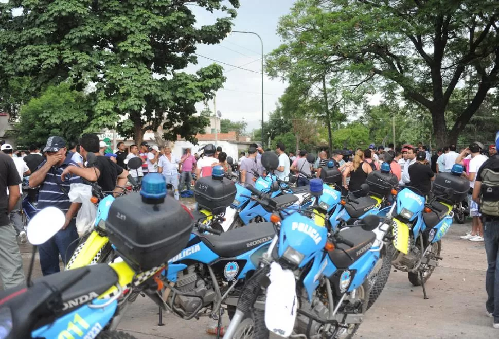 POSTAL DE DICIEMBRE. El conflicto policial y la crisis social que derivó de la revuelta sirven de disparador para analizar cambios en la fuerza de seguridad. la gaceta / foto de héctor peralta (archivo) 