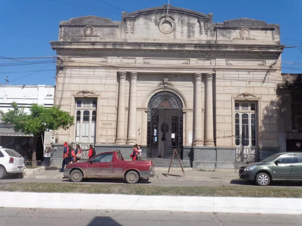AIRES DEL CENTENARIO. El edificio de la Biblioteca Popular Alberdi es una joya patrimonial del sur tucumano. LA GACETA / FOTO DE RODOLFO CASEN