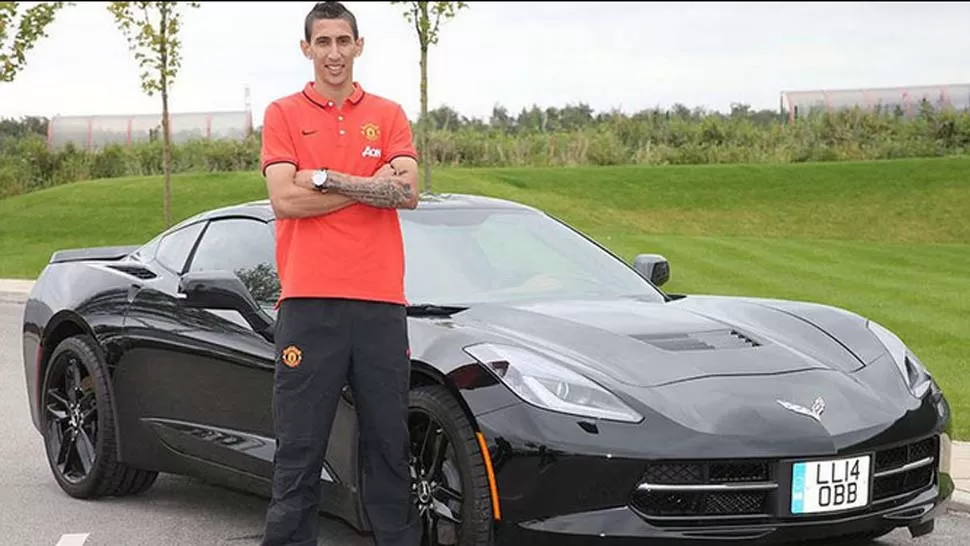 AUTO NUEVO. Di María recibió de regalo un Chevrolet Corvette Stingray. FOTO TOMADA DE CLARIN.COM