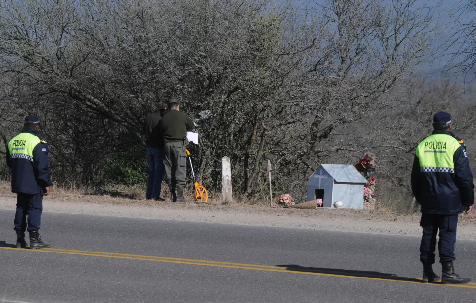 INSPECCIÓN OCULAR. El operativo se realizó esta mañana en la zona donde fue hallado en cuerpo de Paulina Lebbos, en Tapia. LA GACETA / FOTO DE MARÍA SILVIA GRANARA