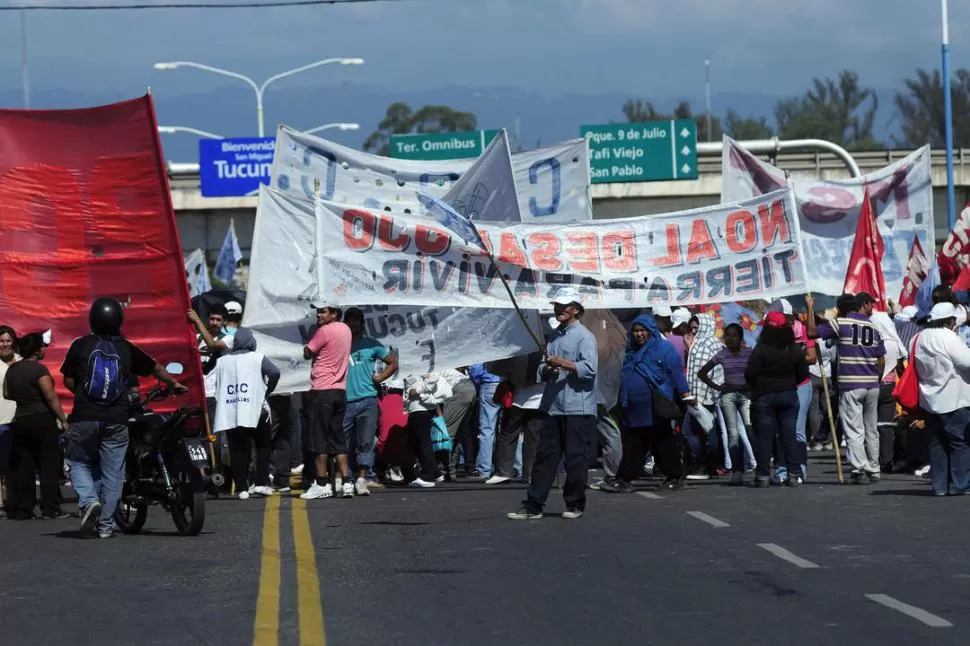 SOBRE EL LUCAS CÓRDOBA.  La CTA, organizaciones sociales y partidos de izquierda se concentrarán en el puente desde las primeras horas de hoy. la gaceta / foto de analía jaramillo (archivo)