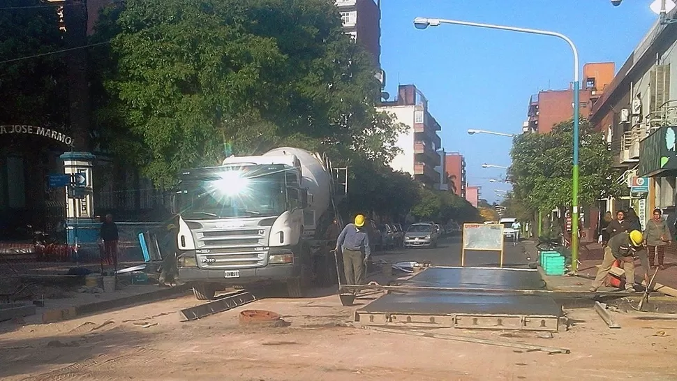 MEJORAMIENTO. Los tareas de repavimentación comenzaron el pasado viernes. PRENSA MUNICIPALIDAD SAN MIGUEL DE TUCUMÁN