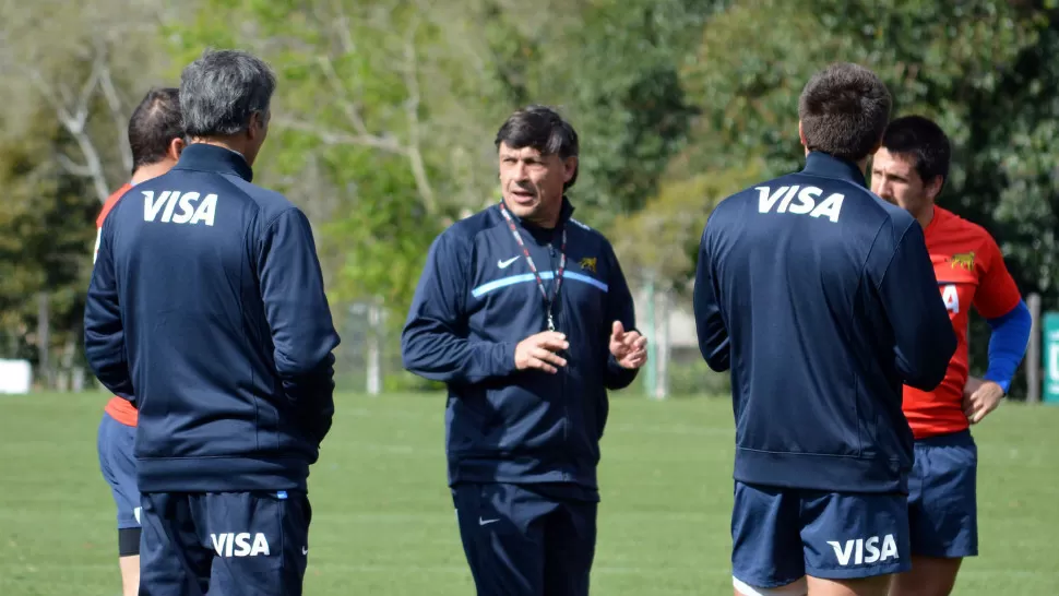 AJUSTANDO DETALLES. El entrenador Daniel Hourcade ya tiene el equipo para enfrentar a los Wallabies por la siguiente etapa del Rugby Championship. PRENSA UAR