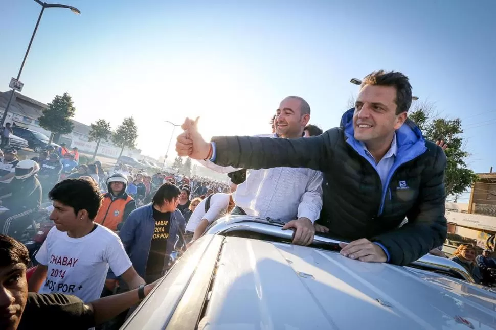 EN LA BANDA. Massa participó de la caravana del Movimiento Santiago Viable, que lidera “Chabay” Ruiz y propone a Pablo Mirolo como intendente. dyn