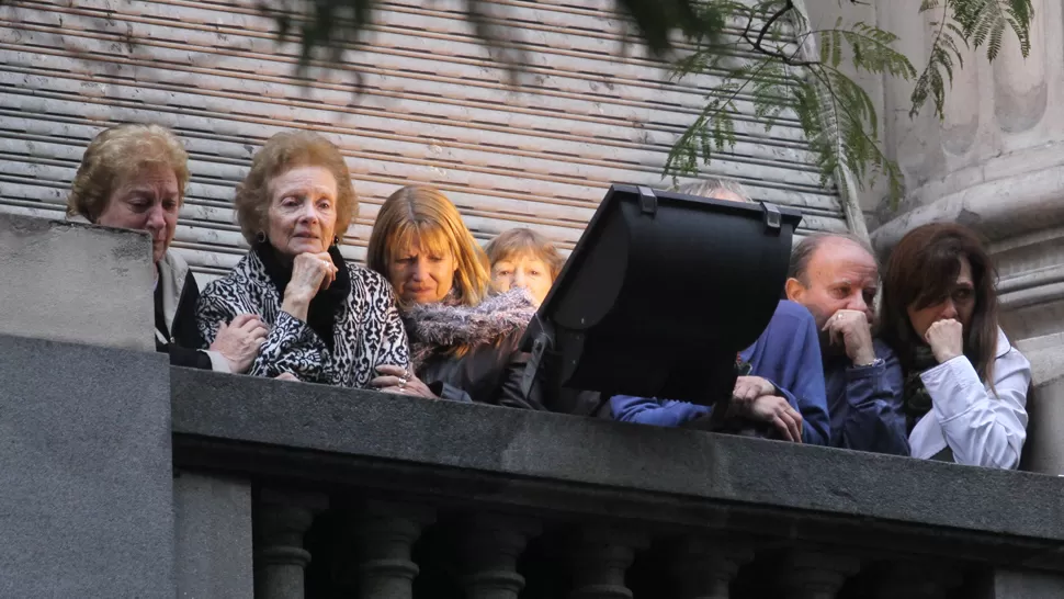 Entre lágrimas, la mamá de Cerati saludó a los fans y cantó junto a ellos