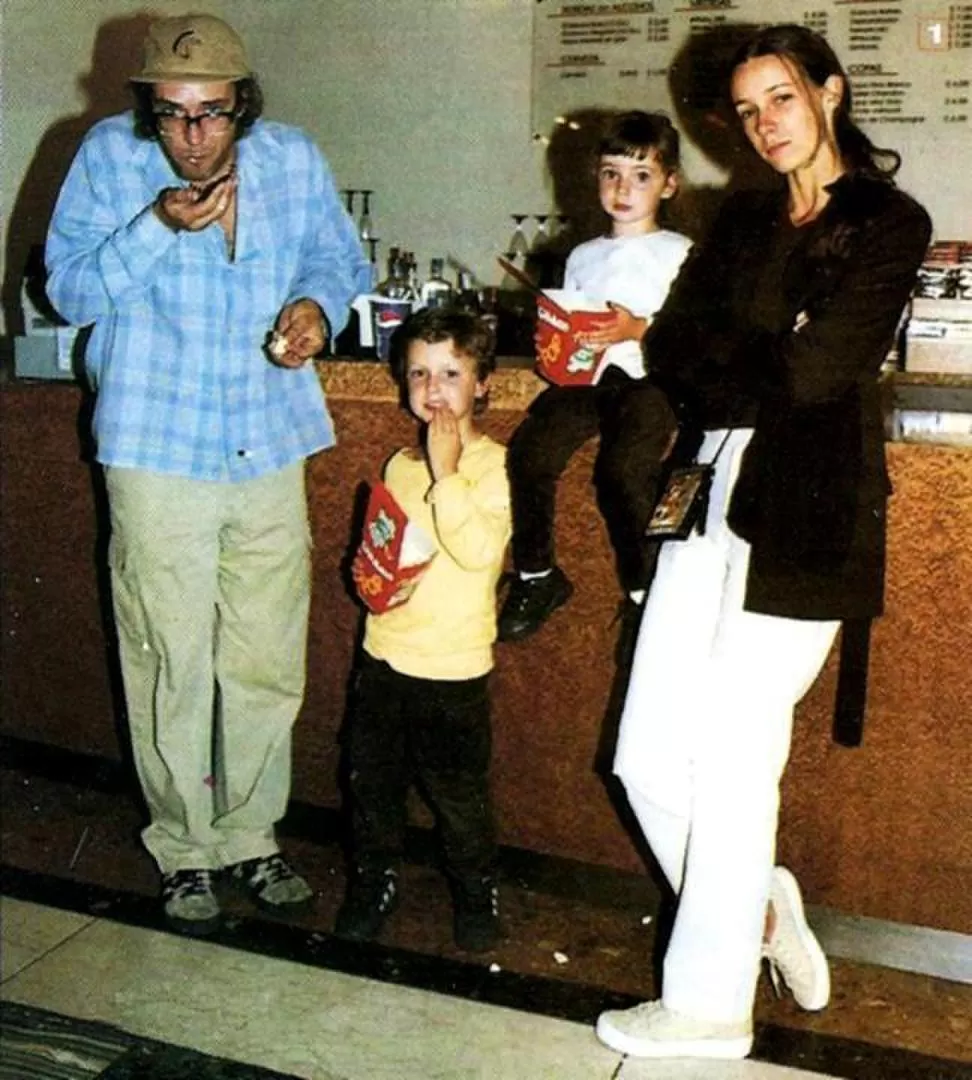 FOTO DE FAMILIA. “Juntos somos como un templo”, escribió Lisa Cerati. Aparecen papá Gustavo, mamá Cecilia y su hermano, Benito. 