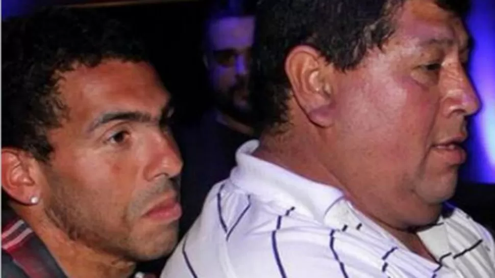 JUNTOS. Carlos Tevez y su papá. IMAGEN DE ARCHIVO