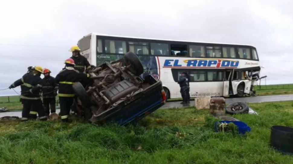 ASÍ QUEDARON. El hecho ocurrió esta mañana en la Ruta 249, cerca del cruce Los Molinos, en Buenos Aires. IMAGEN DE LANUEVA.COM