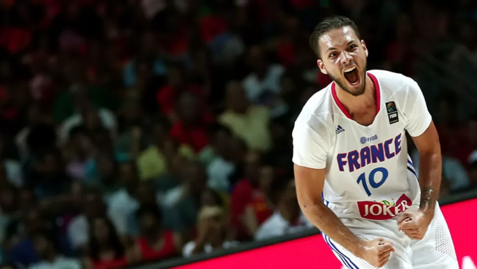 EN CARRERA. El aporte de Evan Furnier fue fundamental cuando Croacia se acercó al marcador. FOTO TOMADA DE WWW.FIBA.COM