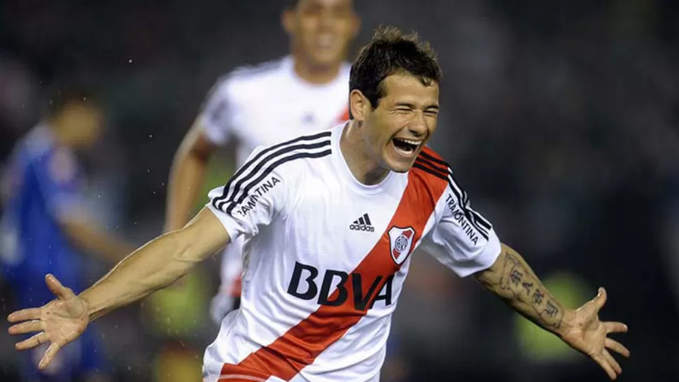 A PURO FESTEJO. Rodrigo Mora anotó los dos goles de River, uno en cada tiempo, que le permite a los Millonarios afianzarse en la punta. 