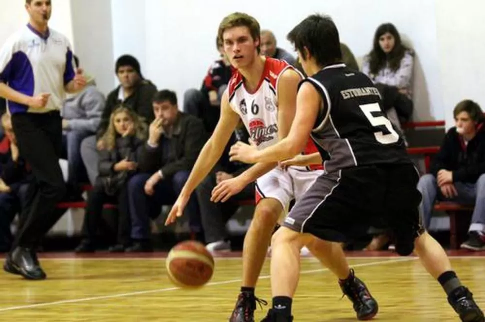 ROBUSTECE LA MEDIA CANCHA. Maximliano Iturrioz procede de Quilmes. 