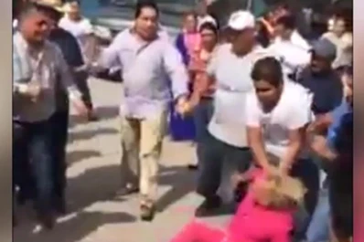 Un diputado mexicano tomó a golpes a una travesti