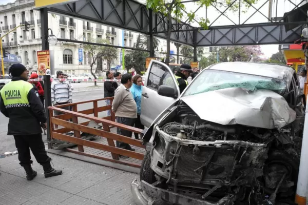 Un canillita “volvió a nacer” frente al Casino