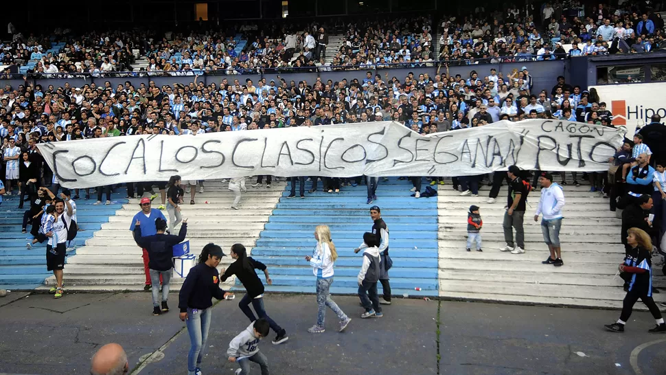 SIN RESPALDO. Desde las tribunas le bajaron el pulgar al DT. DYN