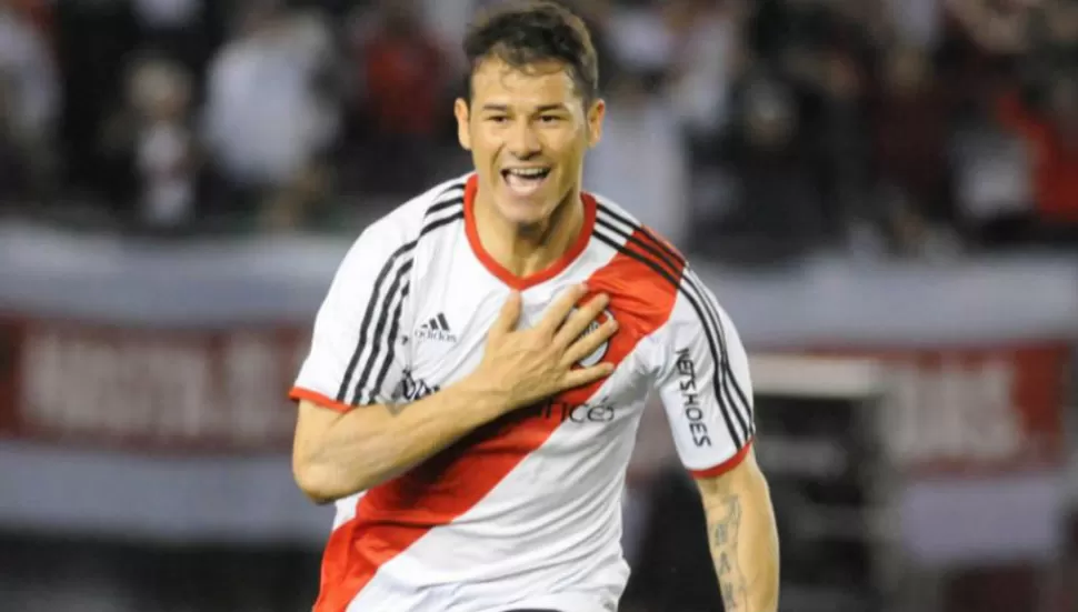 MANDO YO. Rodrigo Mora, autor de los dos goles para que River siga en lo más alto. TELAM