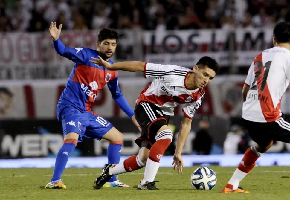 EL REY DEL MEDIOCAMPO. El tucumano Matías Kranevitter fue nuevamente figura en el líder del torneo de Transición.  