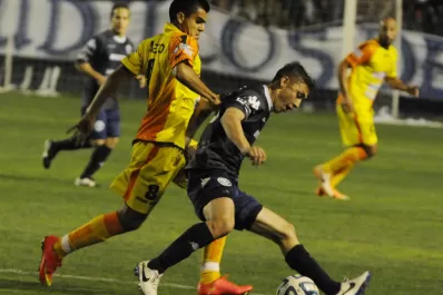 Independiente Rivadavia ganó y se acercó a Atlético